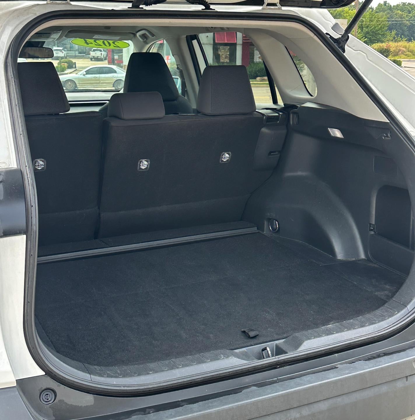 2024 Toyota RAV4 LE - Photo 10