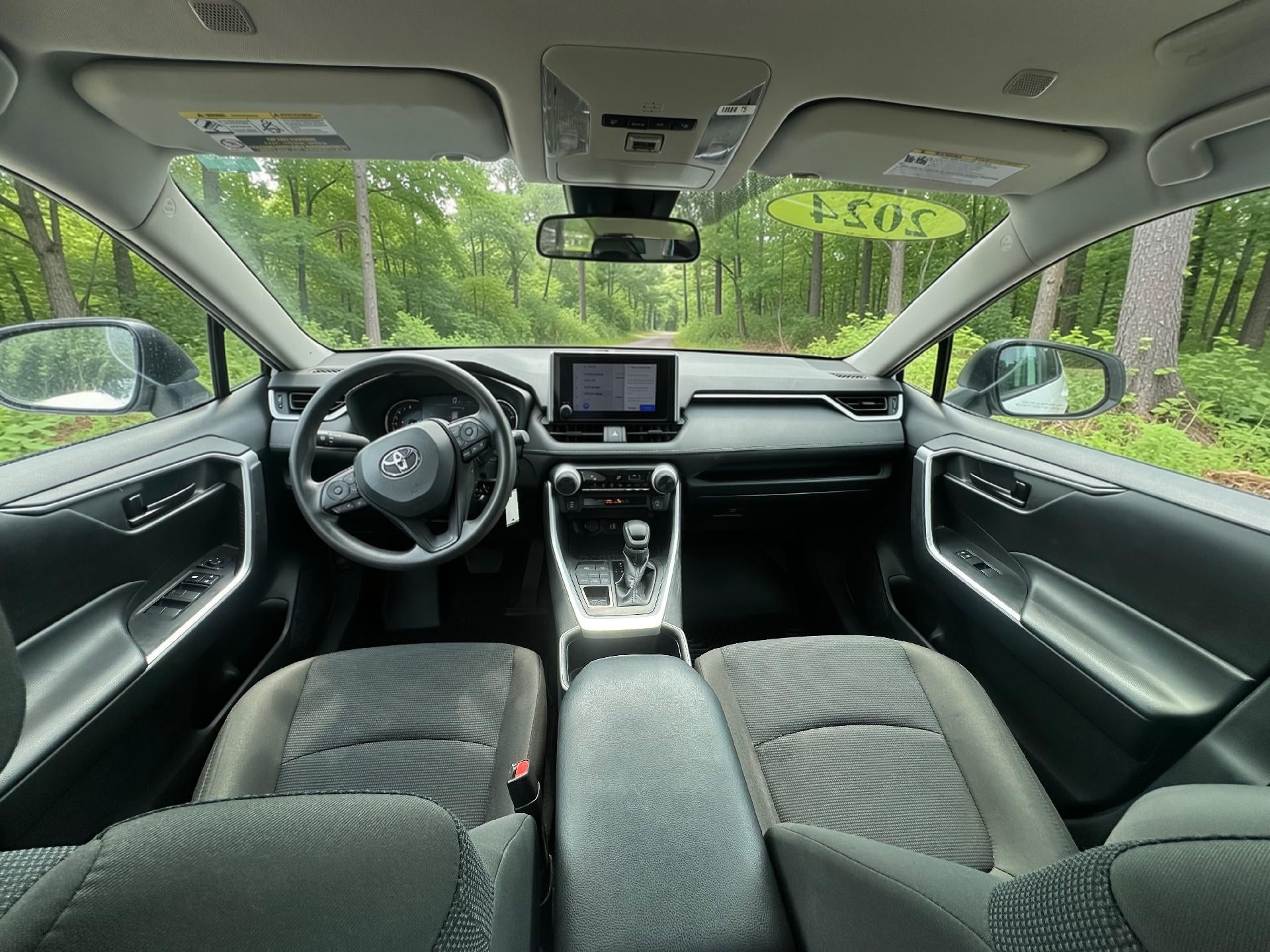 2024 Toyota RAV4 LE - Photo 7