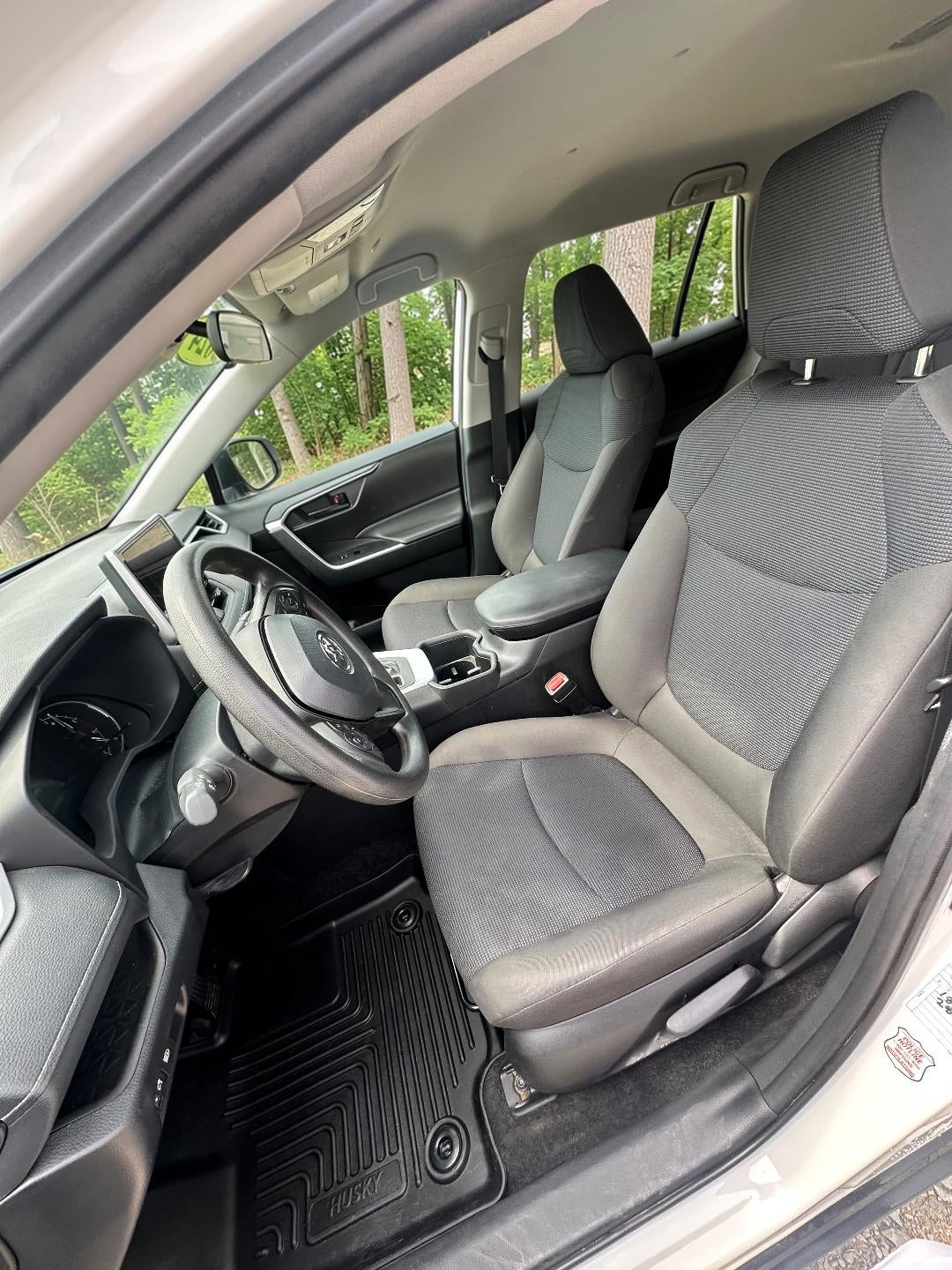 2024 Toyota RAV4 LE - Photo 8